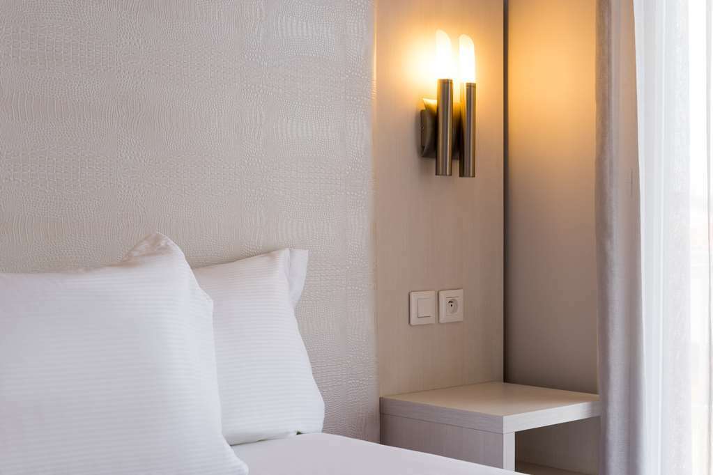 Hotel The Originals Perpignan Sud Le Grillon D'Or لو بولو الغرفة الصورة